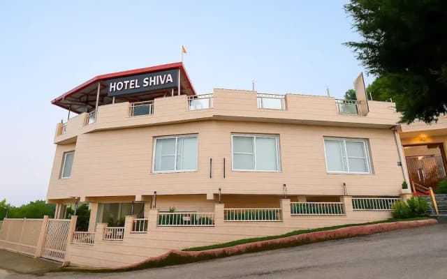 Hotel Shiva Lake - Near Mussoorie Lake