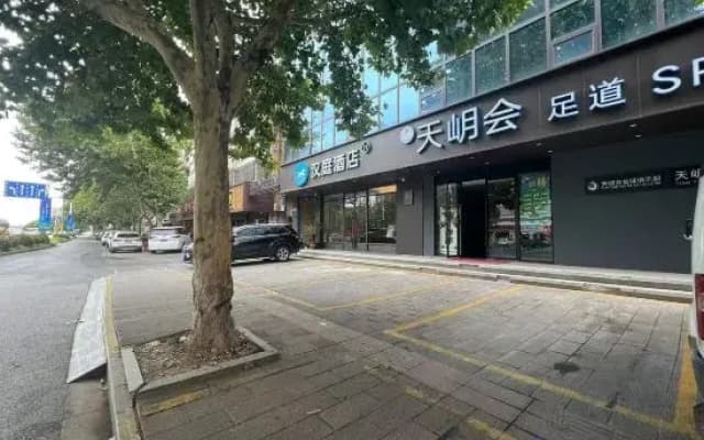 HanTing Hotel (Zhangjiagang Jingang Central Plaza)