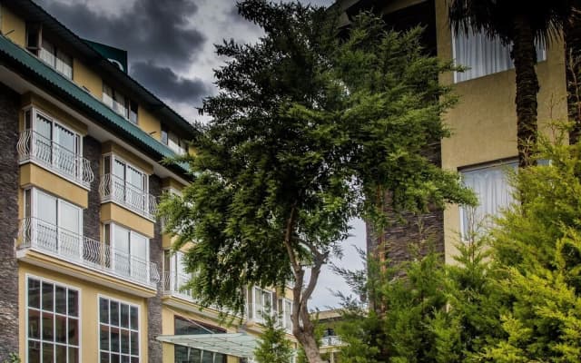 Hotel Brentwood Sanctuary