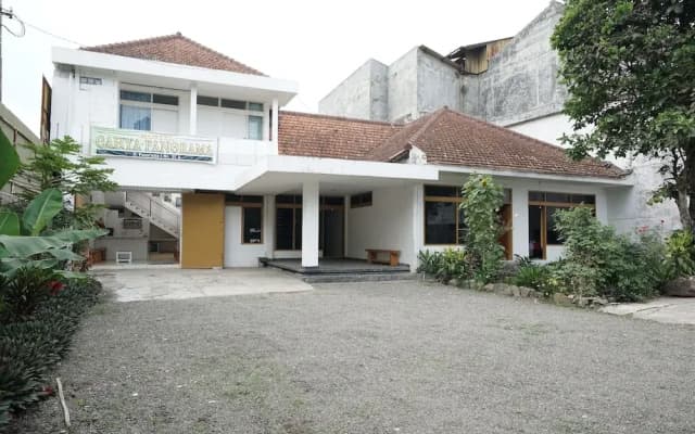 OYO 2048 Hotel Cahya Panorama