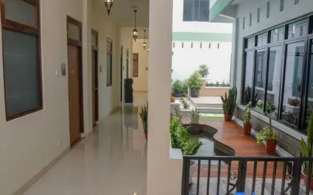 Ardiana Suite Hotel By Sajiwa