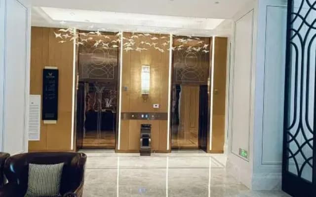Vienna International Hotel (Haizhou District Government Center Haining West Road Branch)