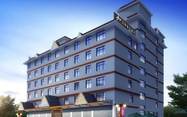 Homeinn Plus Hotel (Xishuangbanna Jinghong Peacock Lake Tropical Flower Garden)
