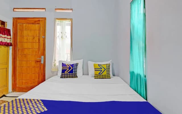 OYO Homes 90849 Cibeunying Homestay Cibodas Maribaya