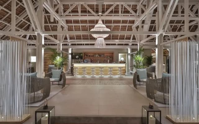 The Bay Club at Anahita