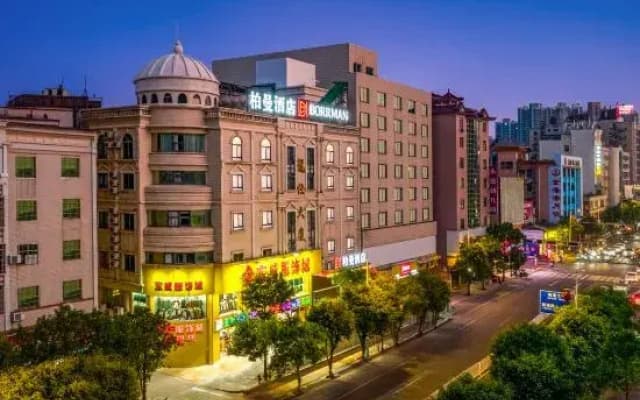 Berman Hotel (Zhanjiang Wuchuan Jiefang Middle Road Gangfeng Plaza)