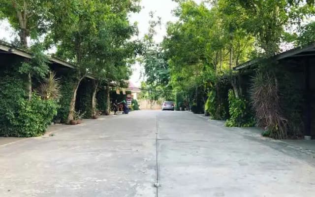 Deluxe Resort