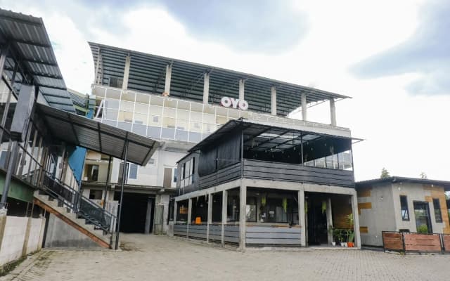 OYO 1468 SM House