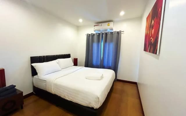 3BR Villa Rooftop Pool Gym Near BeachV28