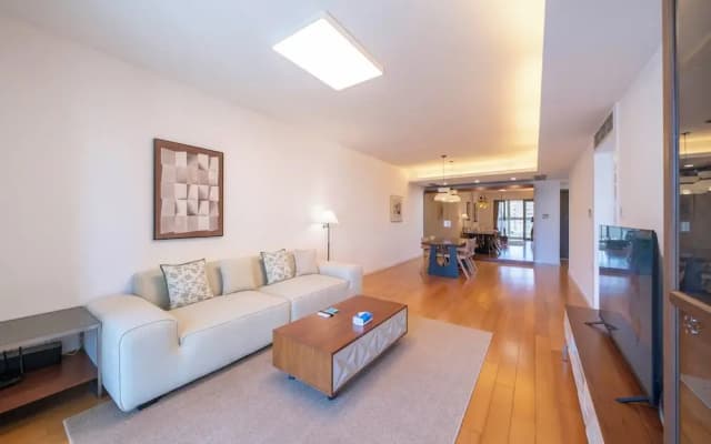 Tyms Elegant 2BR 1BA Apt Walk to Malls