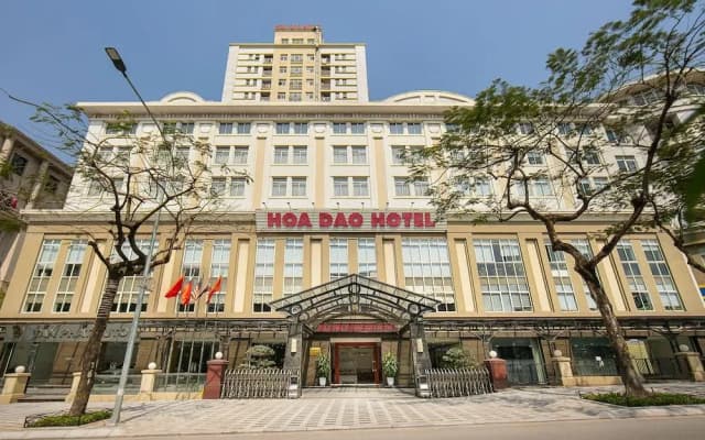 A25 Premium Hotel - 705 Lac Long Quan