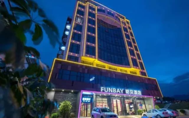 Gold Coast Hotel
