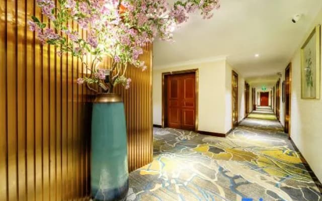 Holiday Inn (Fuyang Yingzhou District City Normal College)