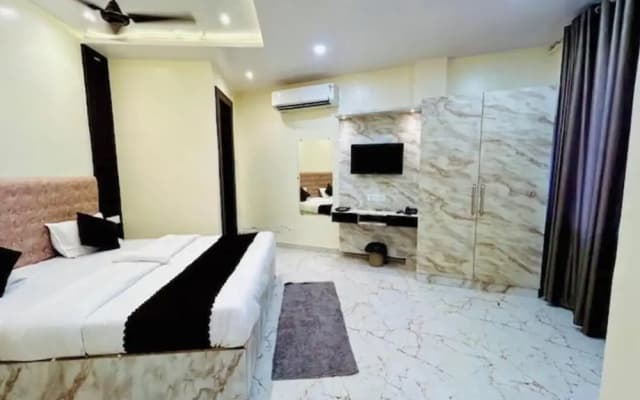 Hotel R K Palace