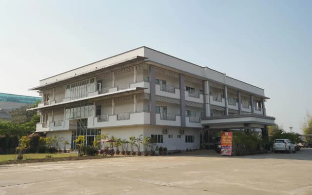 OYO 75394 Sakthong Grand Hotel