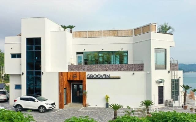 Groove-in Cafe Pension