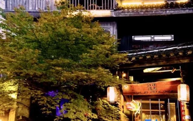 QingXi Zen Courtyard Retreat （ Century-old house·Hanfu Experience· thousand-year-old tree）