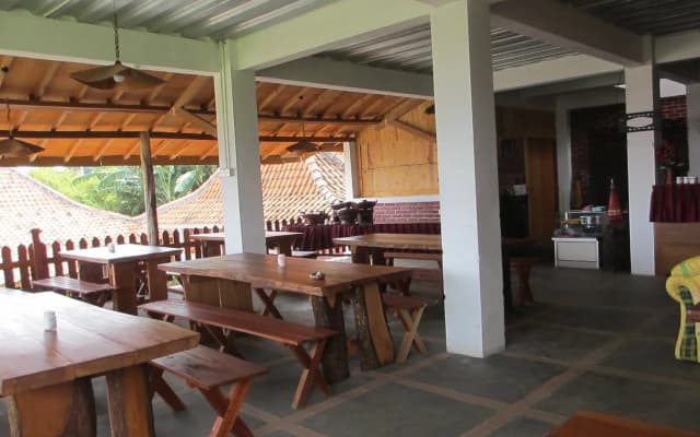 Lembur Incu Syariah Villa and Resto