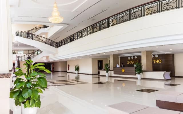 Sai Gon Phu Tho Hotel