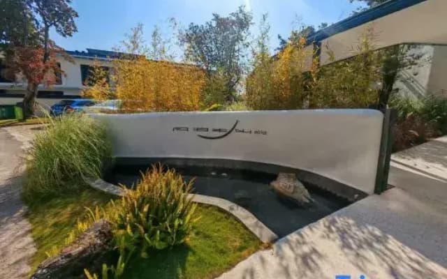 Tengchong Yuebo Banshan Hot Spring Resort