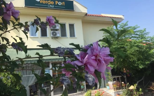 Verdeport Hotel