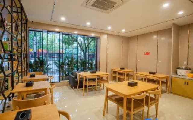 Yuehai Junyi Hotel  (Yongkang Lizhou North Road)