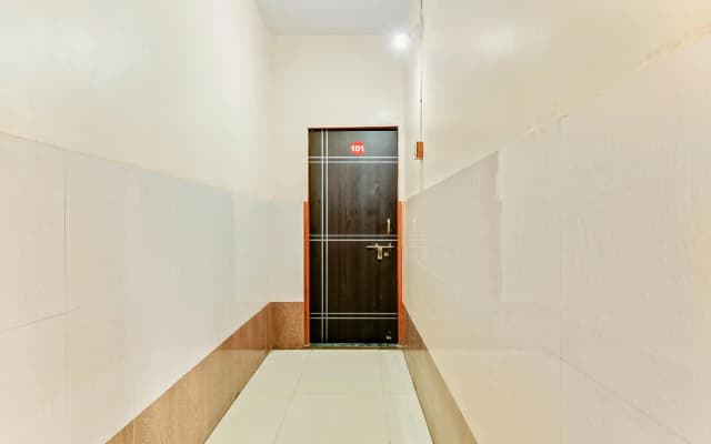 SPOT ON 61720 Hotel Sainidhi