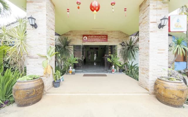 Saensukkho Hotel Resort