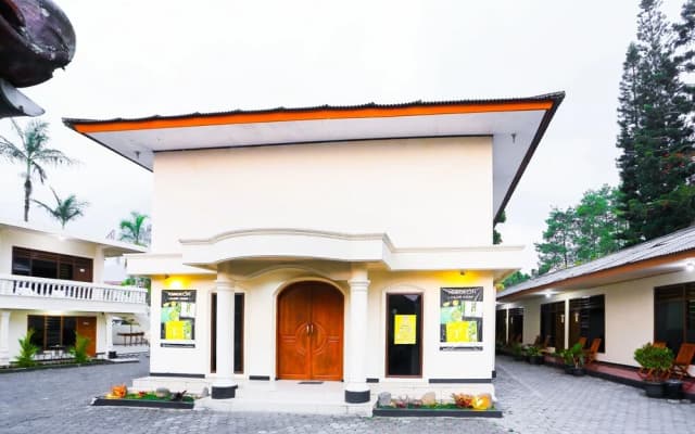 OYO 93136 Hotel Santo Djaya 2