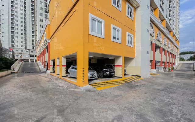 Redliving Apartemen Cinere Resort - Gold Room