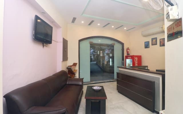 Gurjeet Hotel By Naavagat