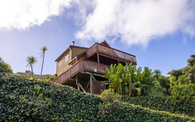 Lark House, Peaceful Mountain Home with Views over False Bay