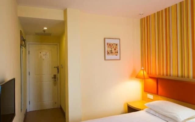 Homeinn Hotel (Shenyangbei Railway Station Huigong Square)