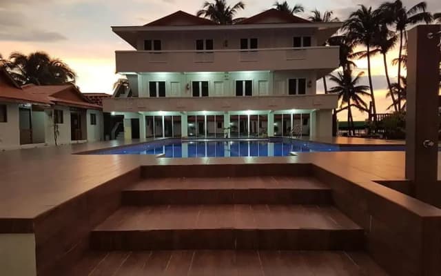 Shoreland Beach Resort by Cocotel