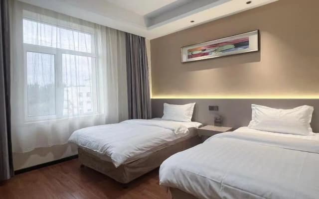 Longsheng Huacheng Business Hotel