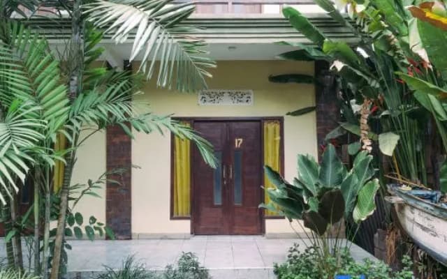 RedDoorz @ Saren Anyar Homestay Lukluk