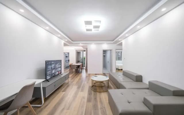Tyms Elegant 4BR 2BA APT Changning