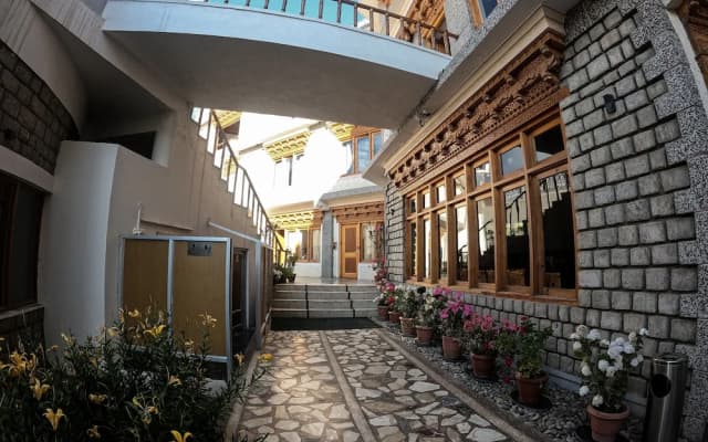 Cho Palace