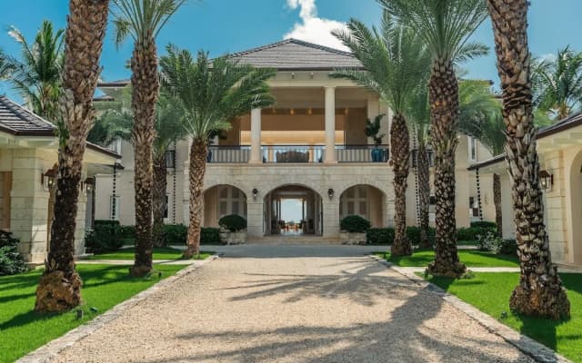Oceanfront Luxury Villa With Amazing Staff