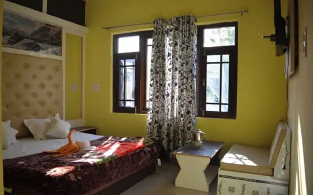 Goroomgo Nice One Palace Srinagar