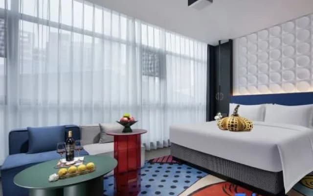 Huasheng Hotel (Haikou Yilong West Road Qilou Old Street Branch)
