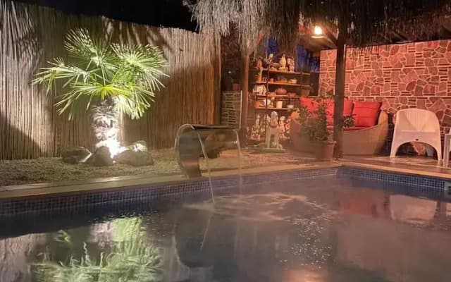 Sıcak Havuzlu Şömineli Jakuzili Villa
