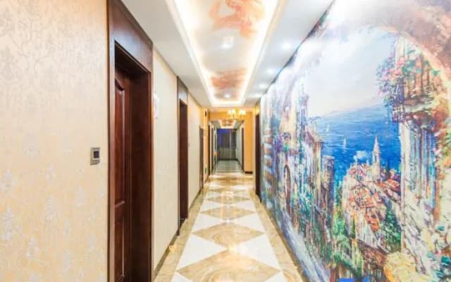 CLOUDS Hotel (Luoping Margaret)