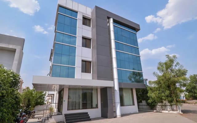 OYO 12053 Hotel Shri Govind