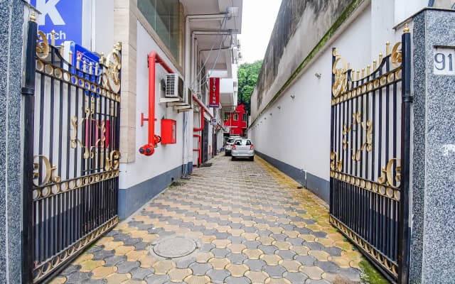 Fabhotel Stay Inn International