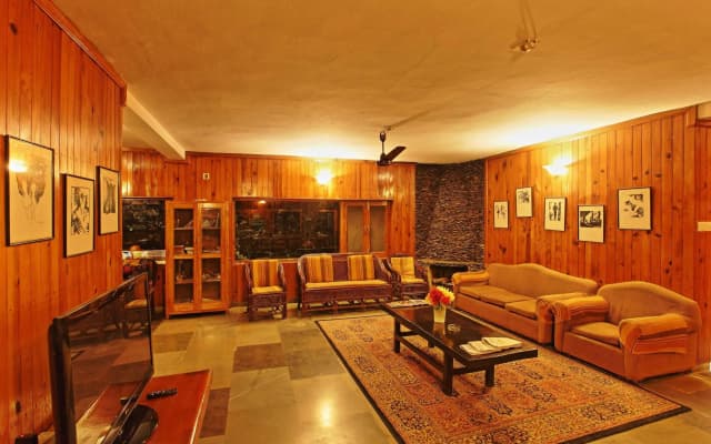 Cedar Lodge by Aahma