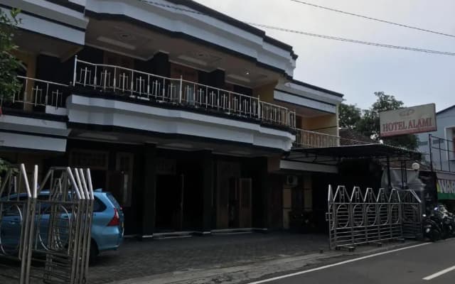 Hotel Alami near Alun-Alun Klaten