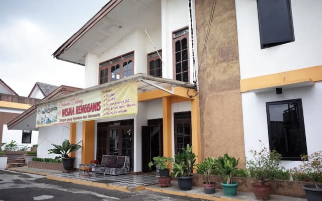 RedDoorz near Alun-alun Kota Sukabumi