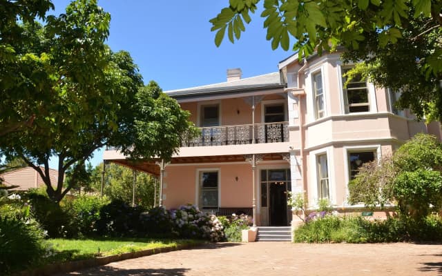 Medindi Manor