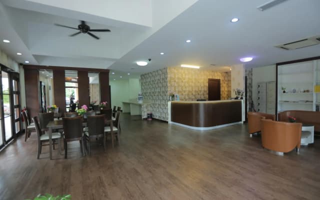 JAM Hotel Kota Warisan Near ERL Salak Tinggi Sepang